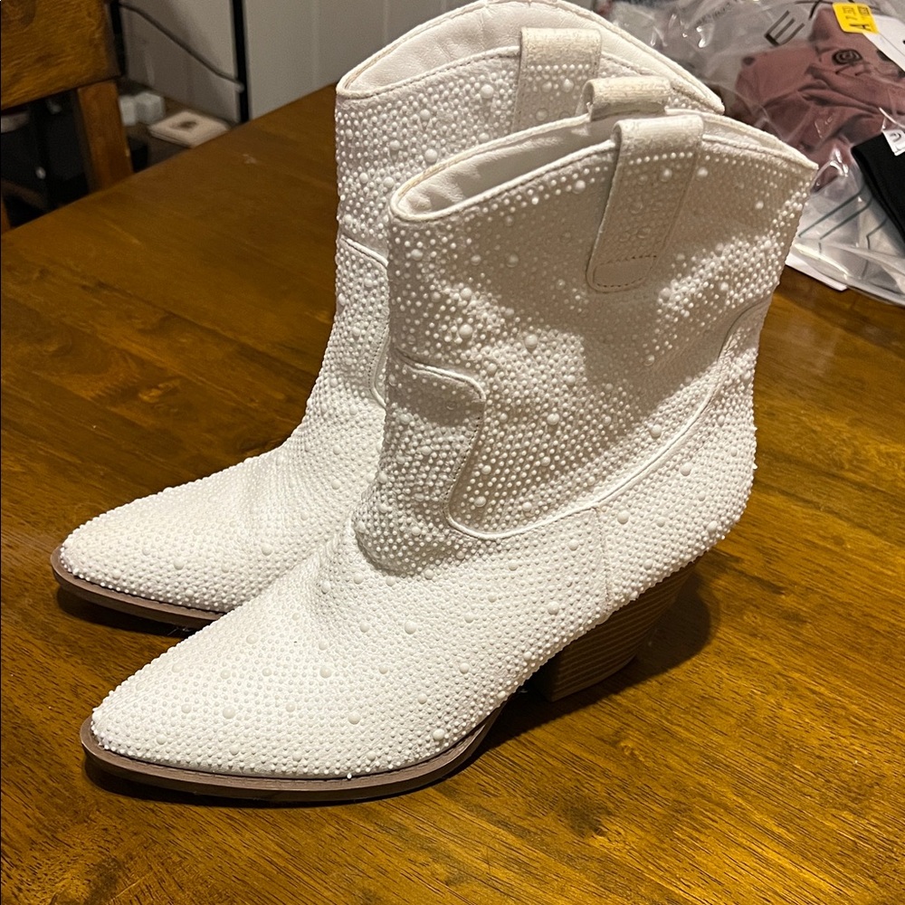 NWOT heeled white boots